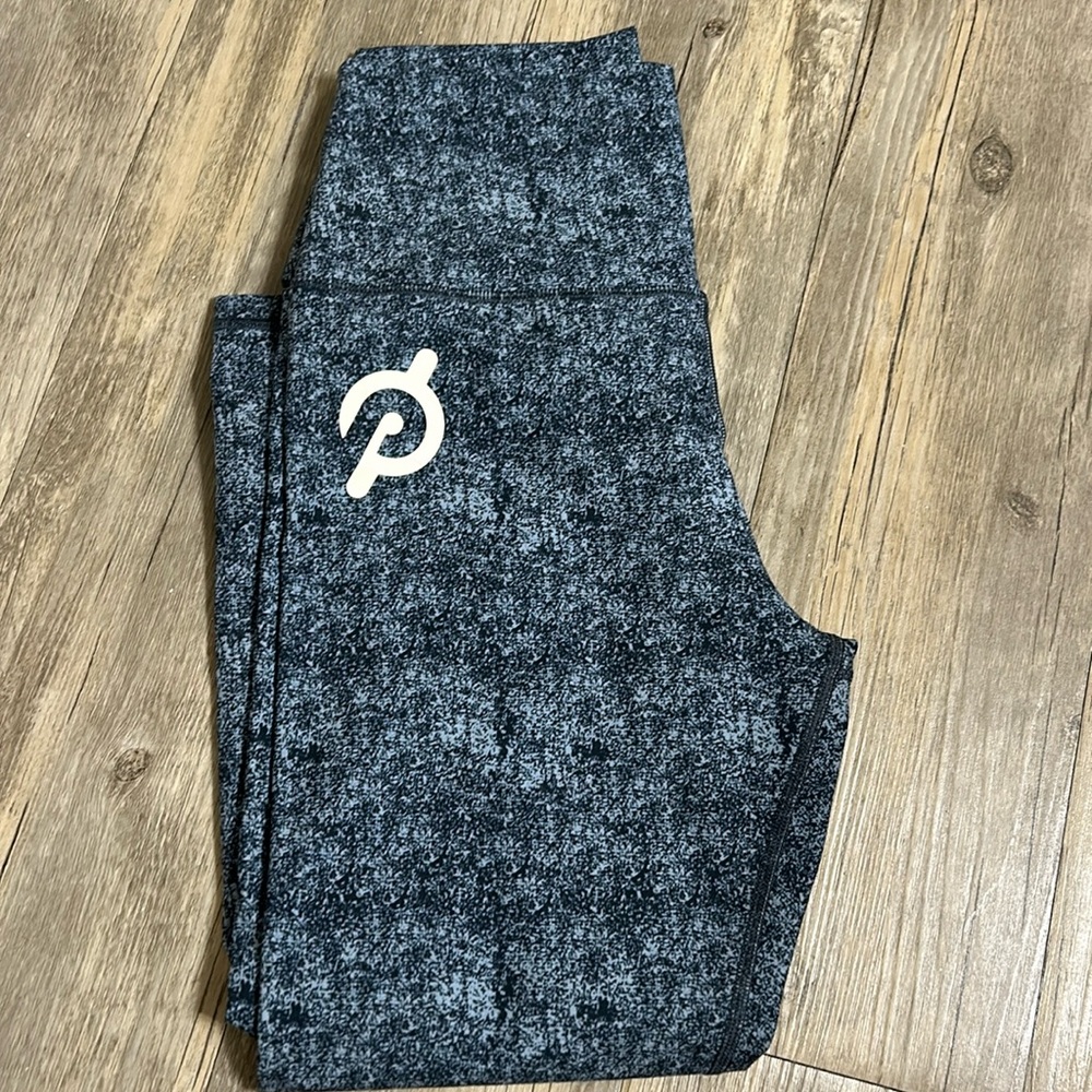 Peloton Navy and Light Blue Marbled Leggings in size Medium